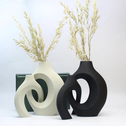 A Set of Hugging Vase Ornaments